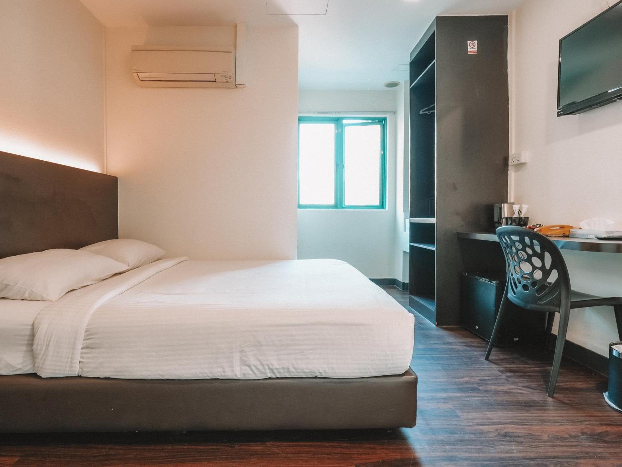 Khách sạn A Desker 3*