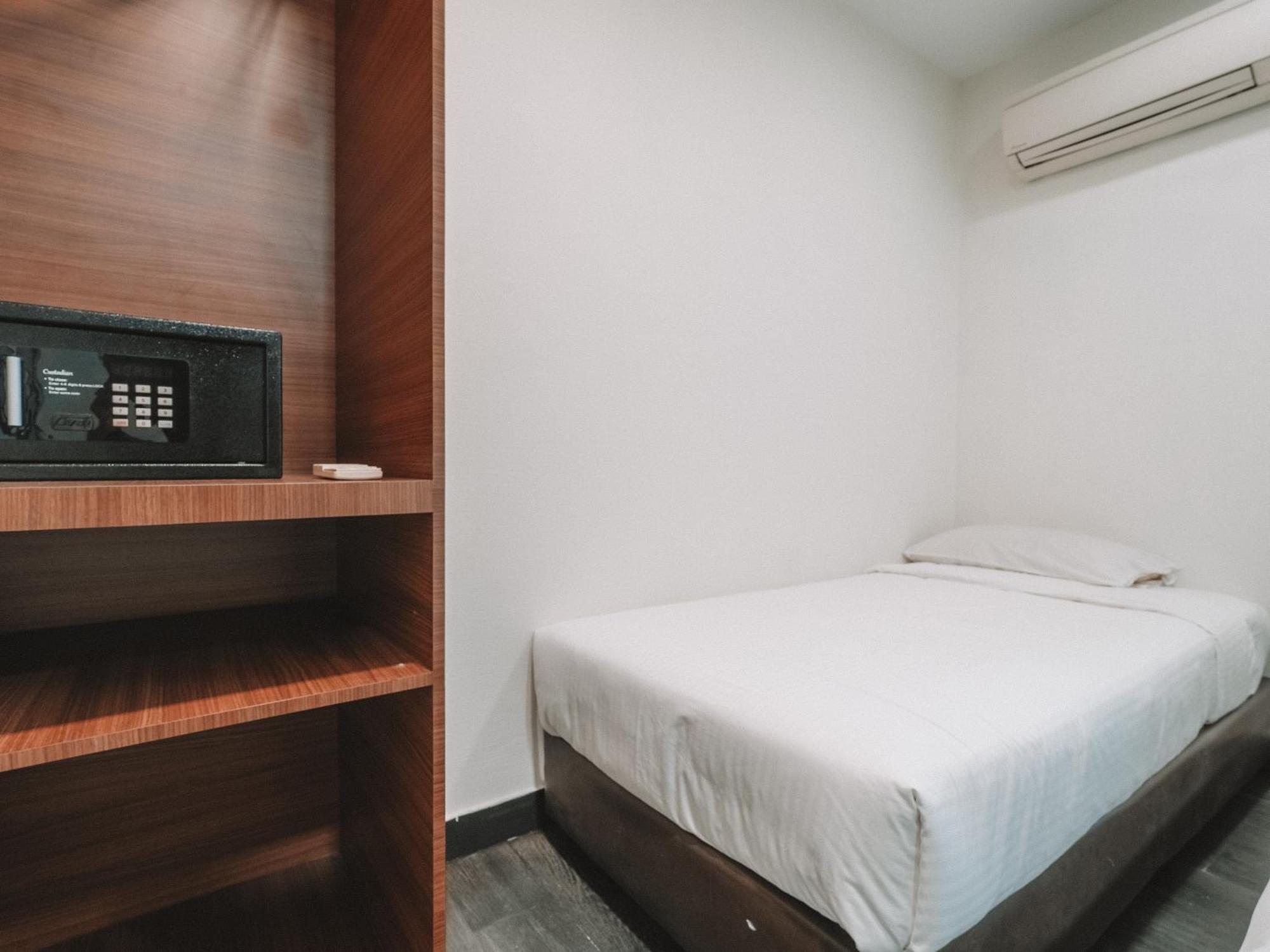 Khách sạn A Desker 3*