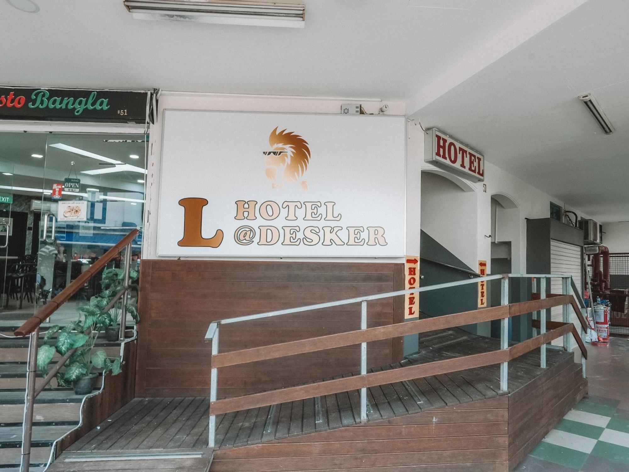 A Desker Khách sạn 3*