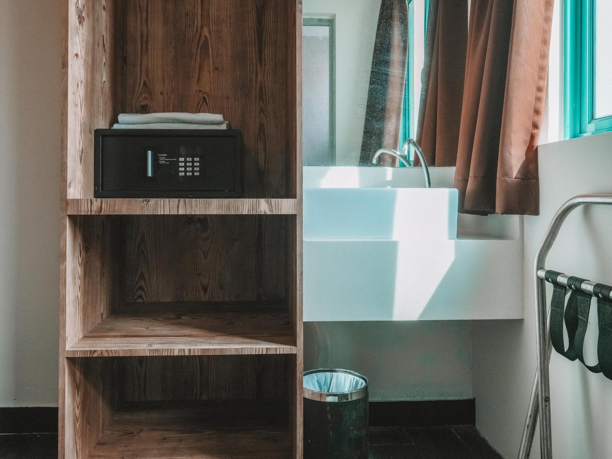 A Desker Khách sạn